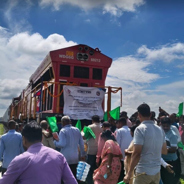 कोलकाताबाट गुडेको कार्गो रेल विराटनगर आइपुग्यो