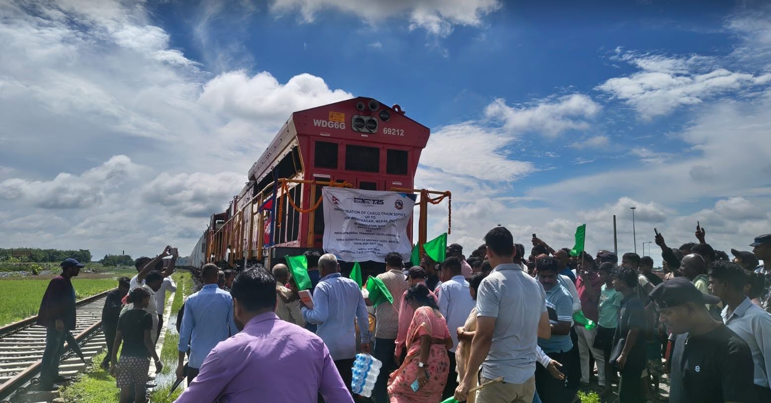 कोलकाताबाट गुडेको कार्गो रेल विराटनगर आइपुग्यो