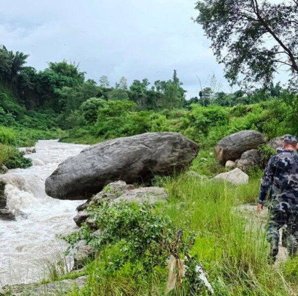 पोखराको विजयपुर खोलाले बगाएर दुई बालक बेपत्ता