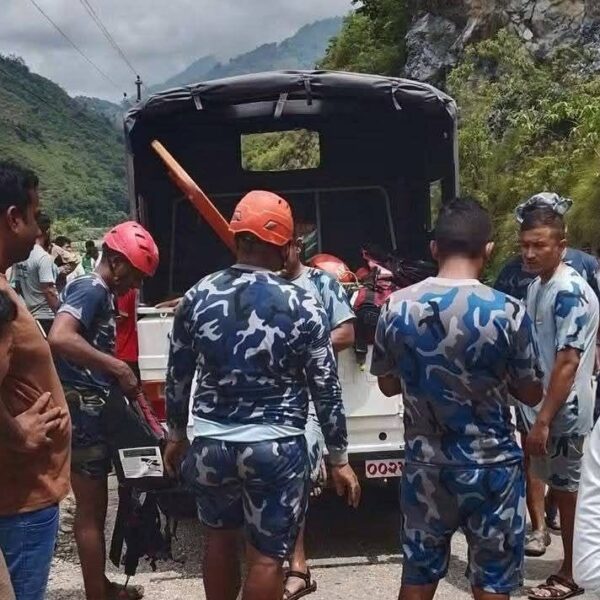 सिन्धुली कार दुर्घटना : चालकसहित ३ जना सुनकोशी नदीमा बेपत्ता