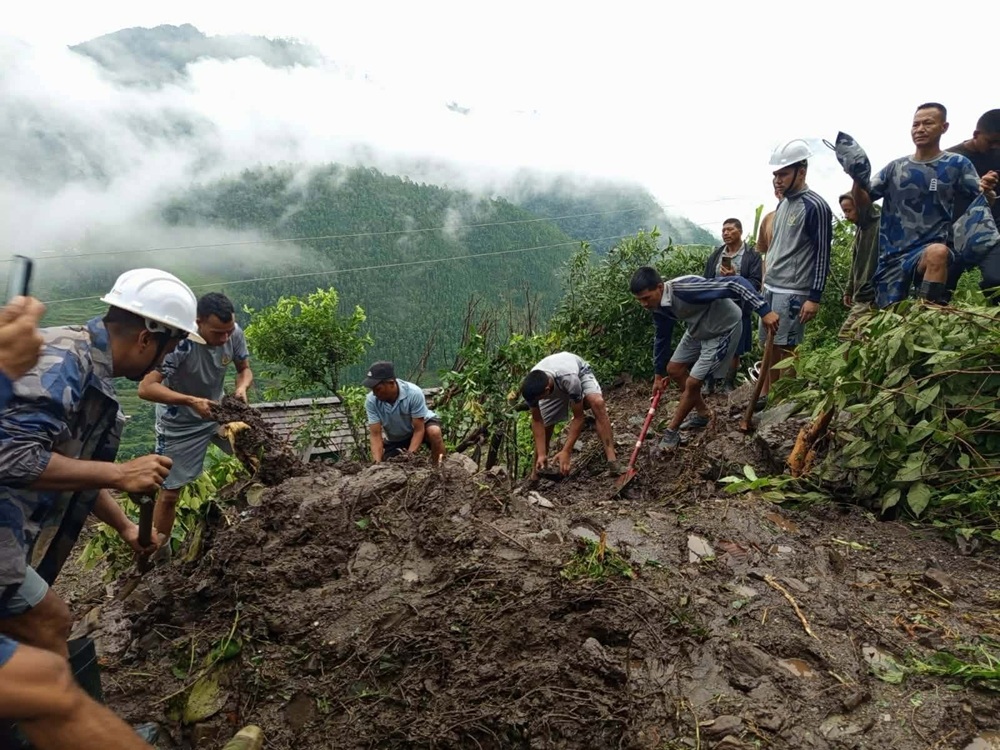 जाजरकोटमा पहिरो : ३ जनाको मृत्यु, बेपत्ताको…