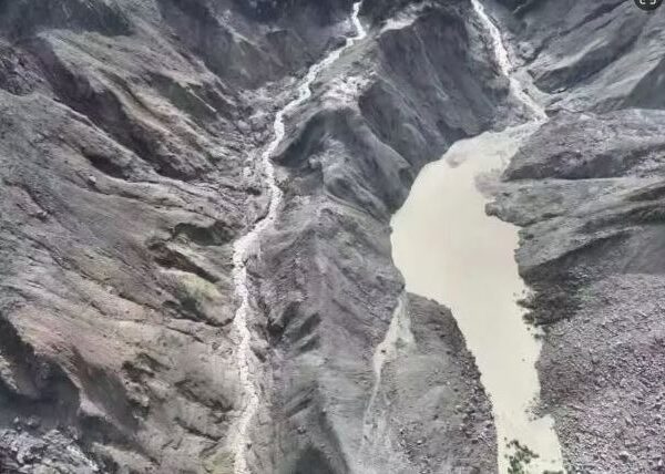बाढीको जोखिम बढेपछि चीनले स्थगित गर्यो उद्धार अभियान