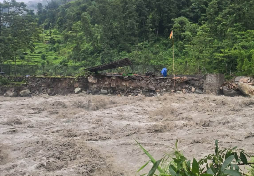 जाजरकोटमा बाढीले बगाउँदा २ जना बेपत्ता, १०&hellip;
