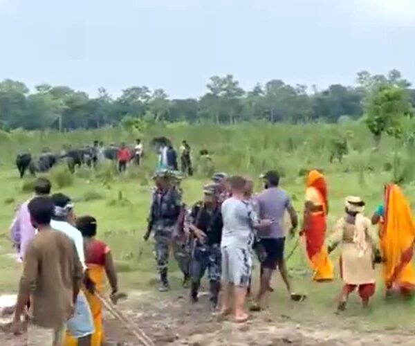 सुस्तामा नेपाली भूमि पसेर भारतीय एसएसबीले अस्थायी बाँध भत्कायो, स्थानीयसँग विवाद
