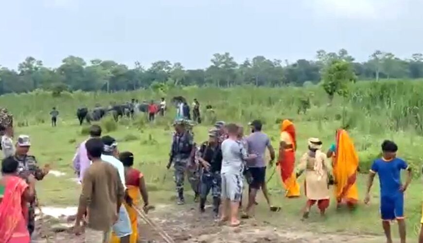 सुस्तामा नेपाली भूमि पसेर भारतीय एसएसबीले अस्थायी बाँध भत्कायो, स्थानीयसँग विवाद