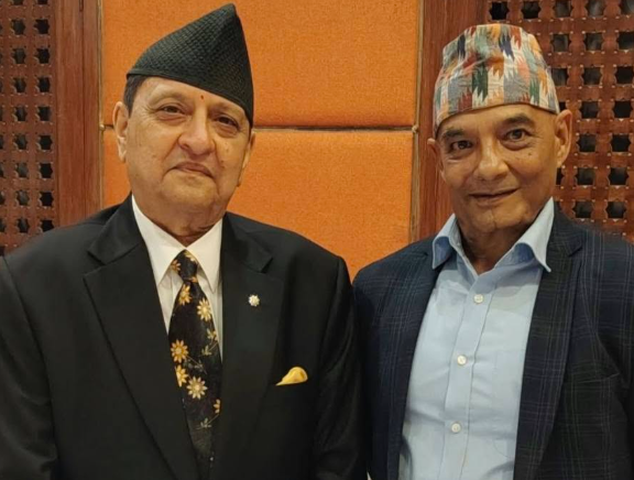 पूर्वराजा ज्ञानेन्द्रसँग धवलशम्शेर राणाको भेट