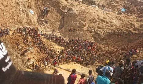 क्यामरुनको सिमानानजिकै सुनखानीमा पहिरो, १०० जनाको मृत्यु