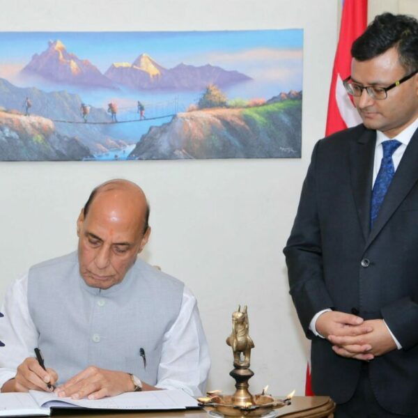 नेपाली दूतावास पुगेर भारतीय रक्षामन्त्रीले भने- यस कठिन घडीमा काँधमा काँध मिलाएर नेपालसँग उभिएका छौँ