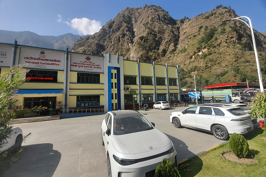तातोपानी भन्सार क्षेत्रमा सुख्खा पहिरो, सशस्त्र प्रहरीको…