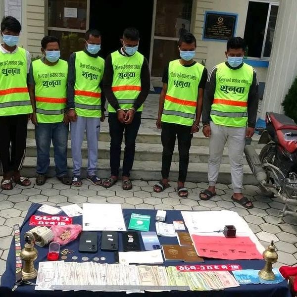 वृद्ध वृद्धालाई बन्धक बनाएर डकैती गर्ने पाँच जना पक्राउ