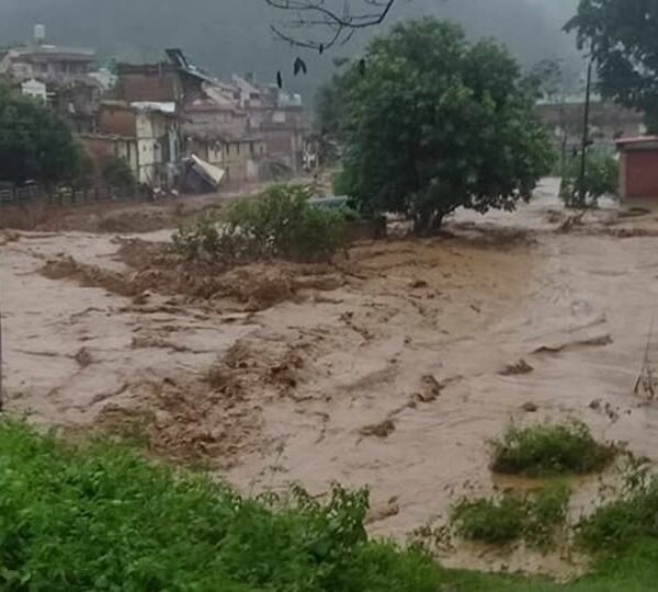 काभ्रेको रोसी खोलाको बाढीले सतर्कता तह नाघ्यो, सावधानी अपनाउन सुझाव