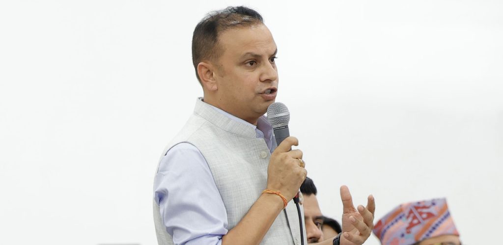 मनिष झाको प्रश्न : प्रहरीसँग एउटा हेलिकप्टर&hellip;