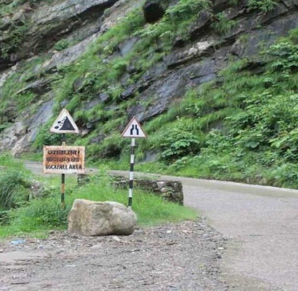 सिद्धबाबा–दोभान सडकखण्डमा राति सवारी सञ्चालनमा रोक