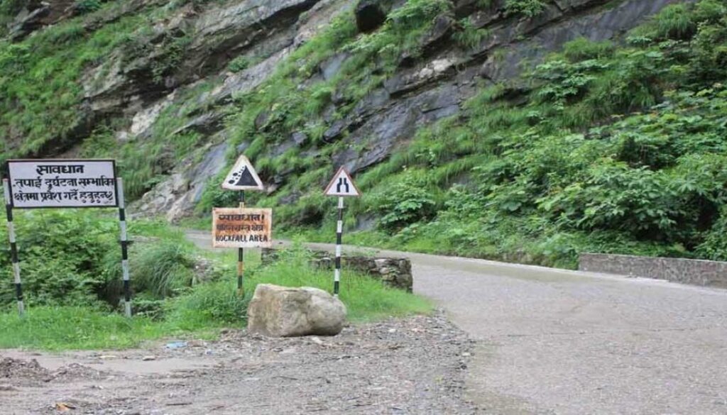 सिद्धबाबा–दोभान सडकखण्डमा राति सवारी सञ्चालनमा रोक