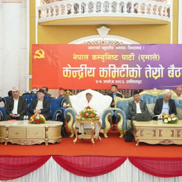 एमाले केन्द्रीय कमिटी बैठकको दोस्रो दिन सुरु, ओलीको प्रतिवेदनमाथि सदस्यले धारणा राख्दै