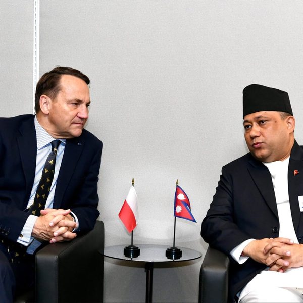 नेपाल–पोल्यान्ड सम्बन्ध सुदृढ बनाउने विषयमा खनाल र सिकोरस्कीबीच भेटवार्ता