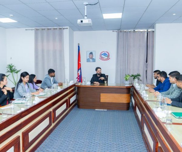 प्रधानमन्त्रीले जेनजी सांसदलाई भने- आफैं उदाहरण बनेर काम गरौं