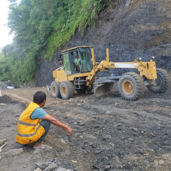 कृष्णभीरमा खोलिएको ट्र्याकमा ग्राभेल गर्न थालियो