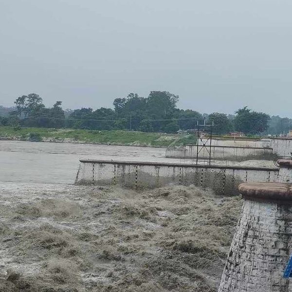 महाकालीमा पानीको बहाव बढ्यो : बनवासा पुलमा आवागमन प्रभावित