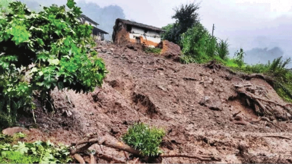 कास्कीमा पहिरोमा परी दुई जना गम्भीर घाइते