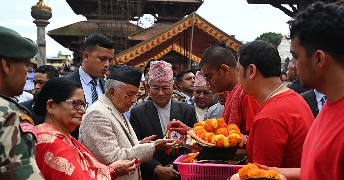राष्ट्रपति रामचन्द्र पौडेलद्वारा पाटन कृष्ण मन्दिरमा पूजाआरधना