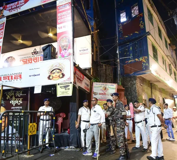कोलकातामा दुर्गा पूजामा भागदौड मच्चिँदा १९ जनाको मृत्यु, सात पक्राउ