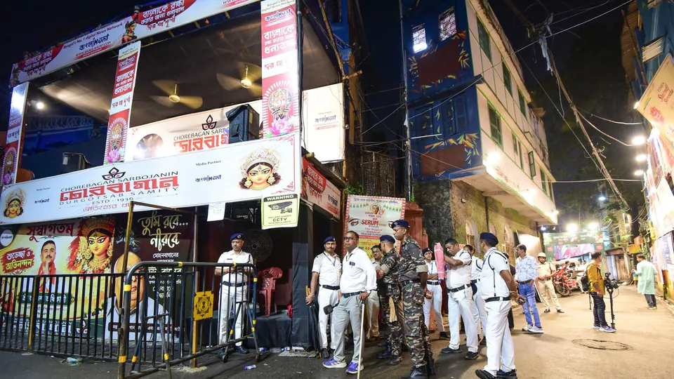 कोलकातामा दुर्गा पूजामा भागदौड मच्चिँदा १९ जनाको…