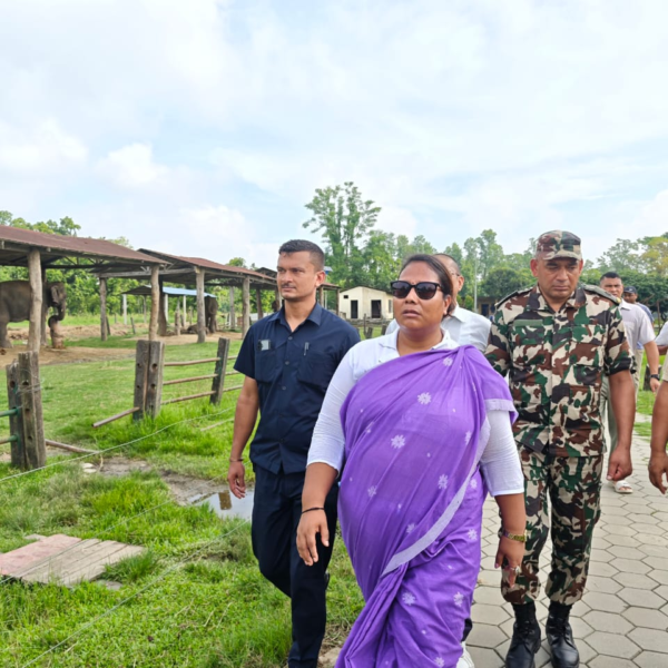 किसानका घरआँगनमा कृषिमन्त्री चौधरी