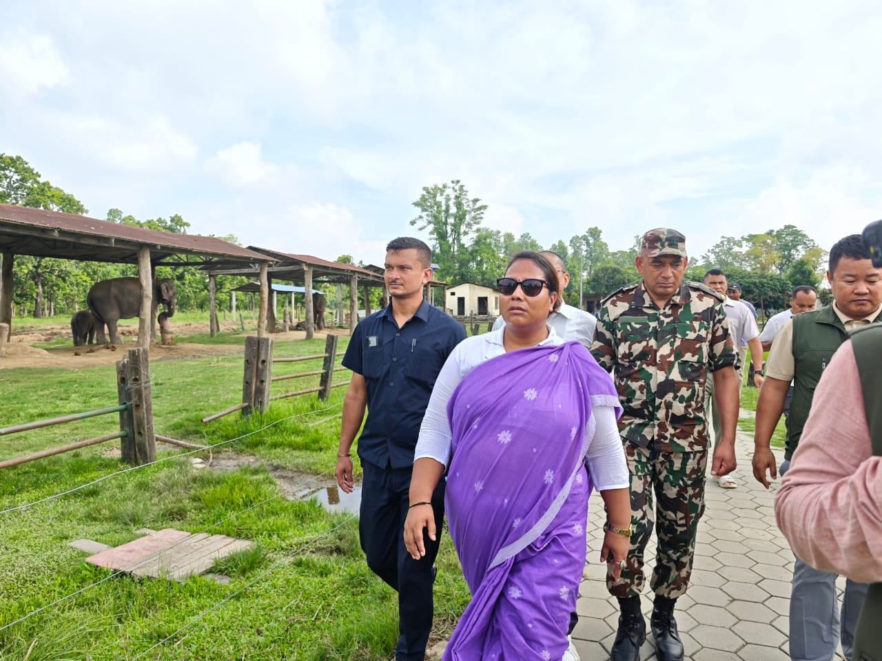 किसानका घरआँगनमा कृषिमन्त्री चौधरी