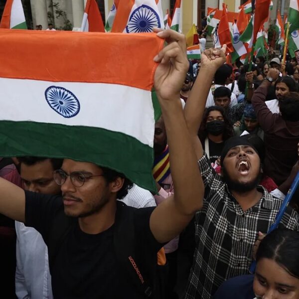 भारतको बाँध परियोजनाविरुद्ध प्रदर्शन, प्रहरीसँग झडप हुँदा ४० प्रहरी घाइते