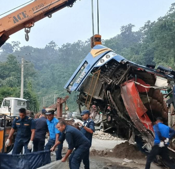 पूर्वी नवलपरासीमा बस दुर्घटना हुँदा ६ जनाको मृत्यु, १० घाइते