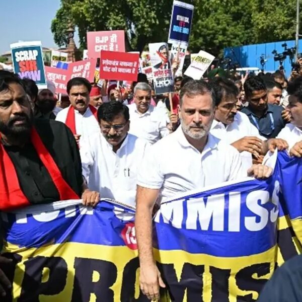 भारतमा राहुल गान्धीसहित विपक्षी नेता हिरासतमा