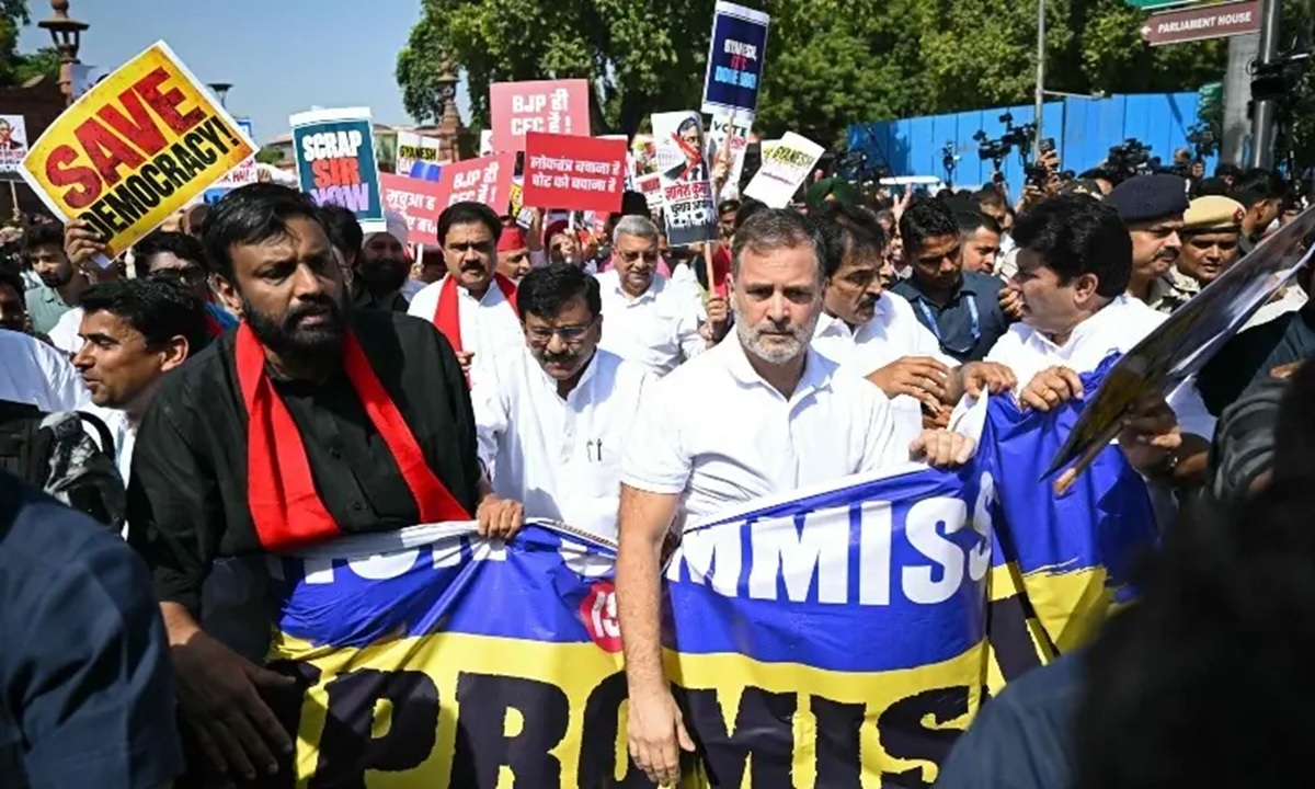 भारतमा राहुल गान्धीसहित विपक्षी नेता हिरासतमा
